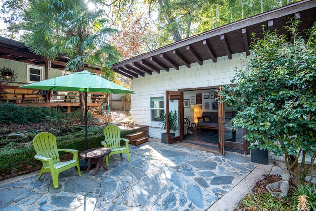 Photo - 1096 Oakfield Dr SE