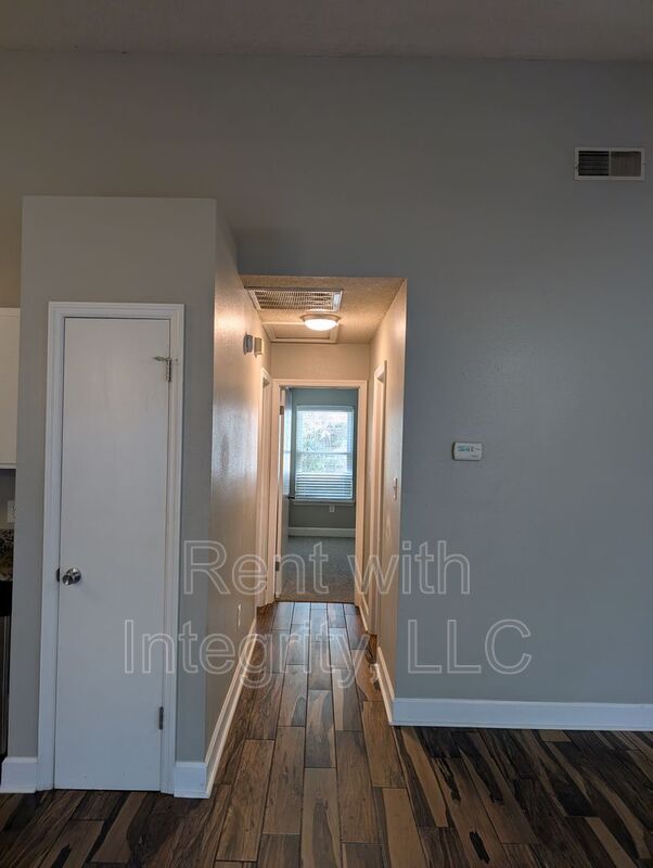 Photo - 443 Cactus St