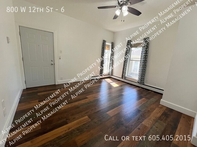 Photo - 800 W 12th St