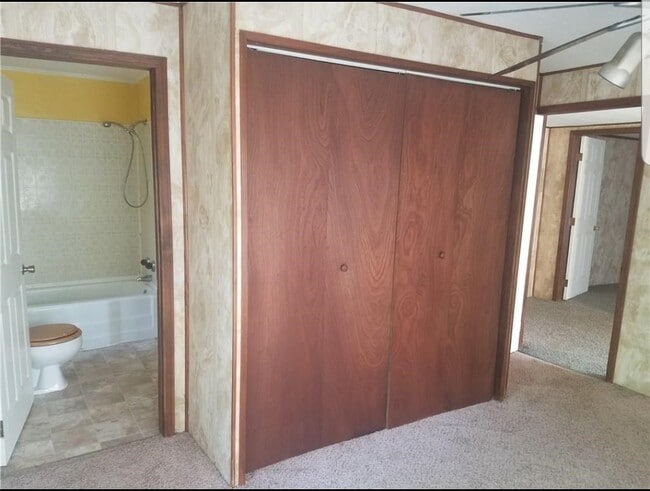 Master bedroom - 2106 Barron Pl