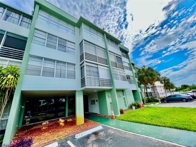Photo - 2741 Taft St Unit 401