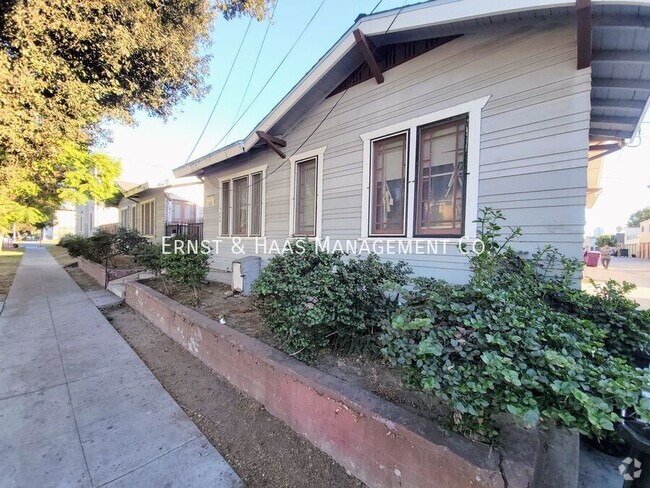 Building Photo - Charming 1 Bedroom Bungalow Apartment in C...