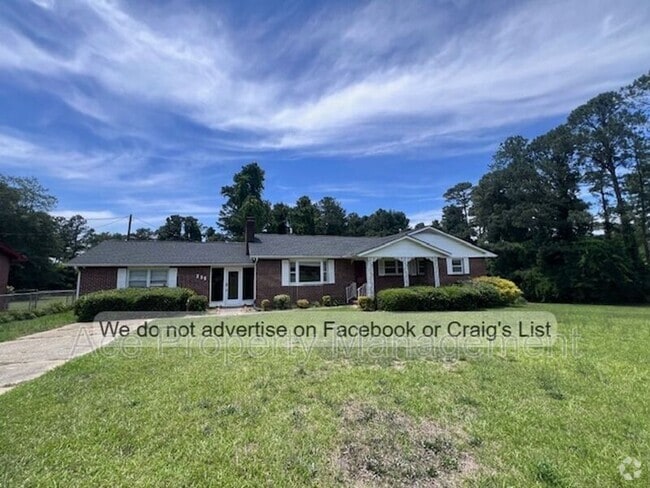 Building Photo - 255 Greenbriar Dr Rental
