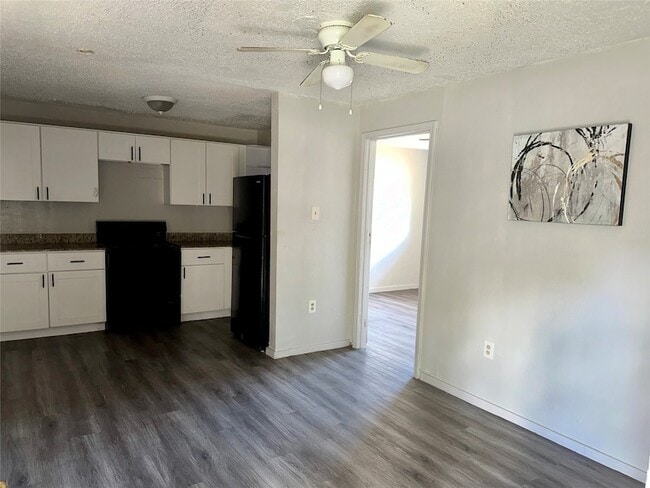 Building Photo - 5405 Suez St Unit 1