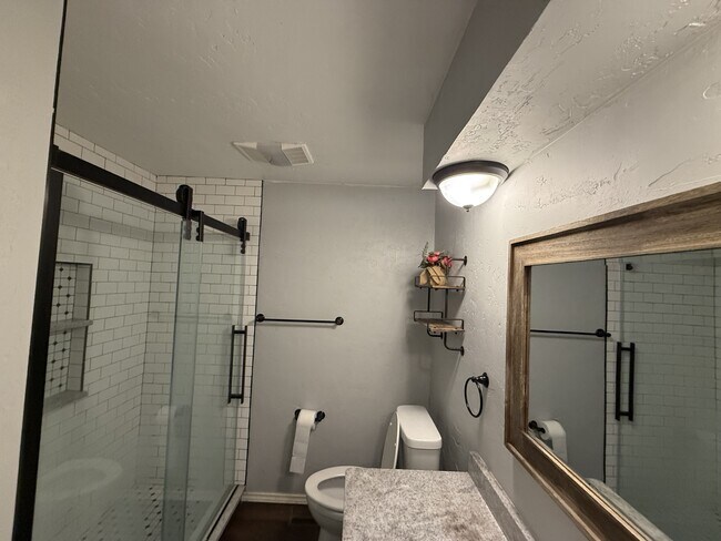 Photo - 2123 E 12th St