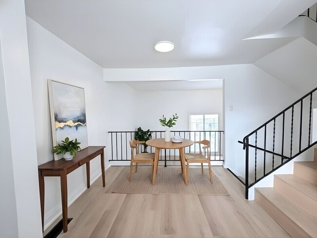 Photo - 197-197 Mohawk St