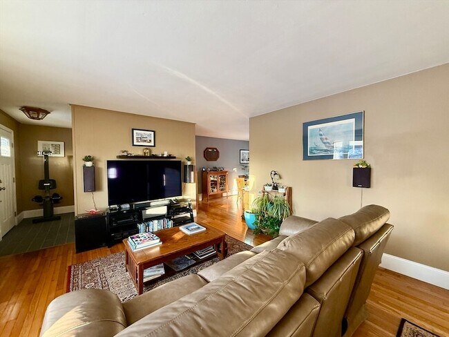 Photo - 12 Holiday Dr