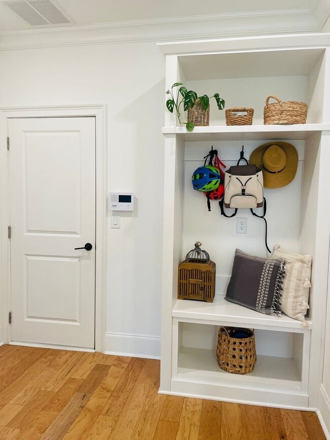 Photo - 2028 Cortland Rd