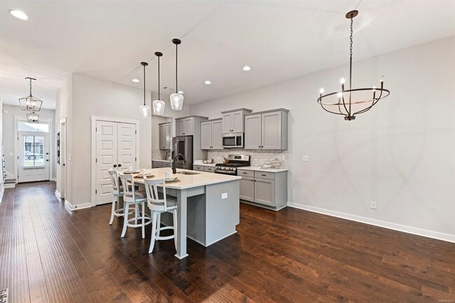 Photo - 731 Hedgefield Way
