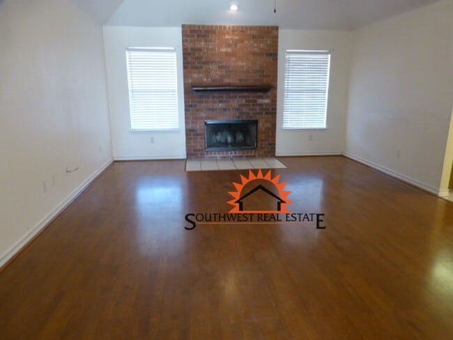 Photo - Beautiful 3 bedroom 2 bath brick home
