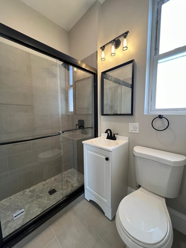 Photo - 2249 W Cermak Rd Unidad 2R