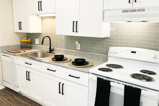 Photo - Margeaux Metairie Apartments