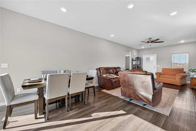 Photo - 1220 Moonrise St