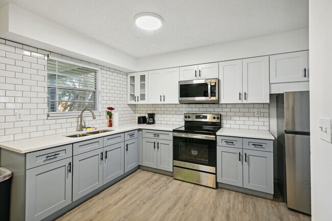 Building Photo - 811 W Magnolia St