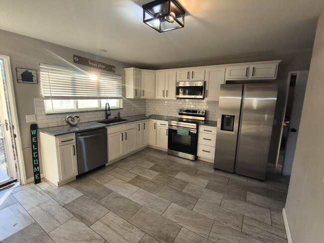 Building Photo - 5 Pastoral Ct