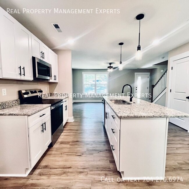 Photo - 412 N Scruggs St