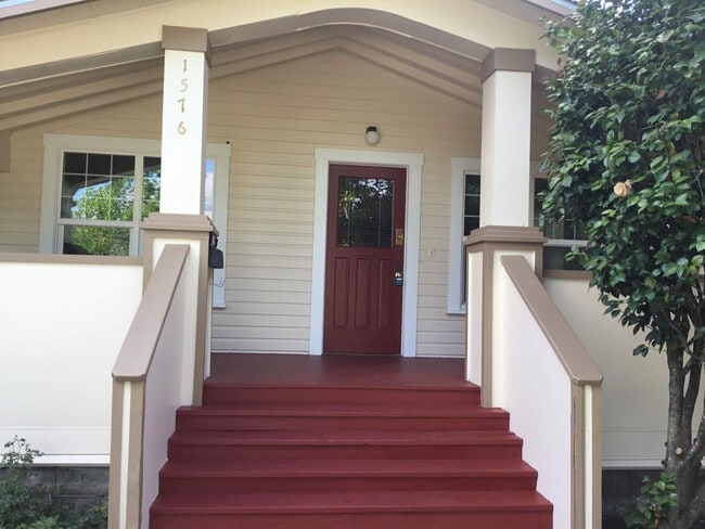 Photo - Great 2 Bedroom Bungalow Near Downtown and...