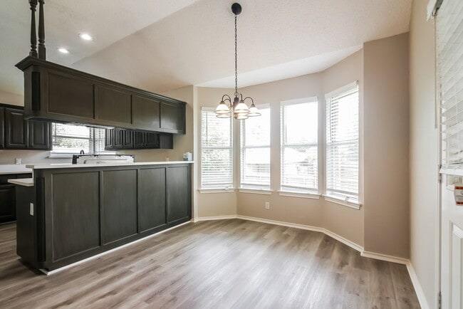 Photo - 512 Arbor Ln