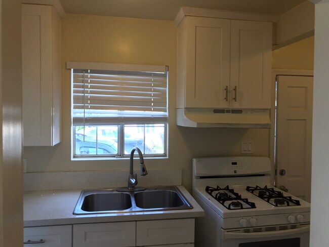 Kitchen view - 10908 Ramona Blvd Unit 10908