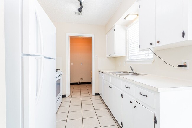 Photo - 3004 Pecan Springs Rd