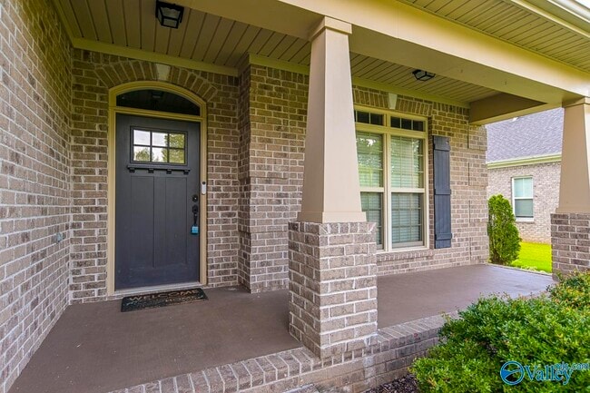 Photo - 161 Huntsmen Lane