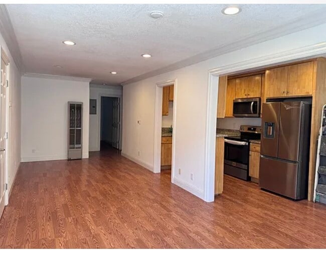 Building Photo - 3730 Underwood Dr Unit 2