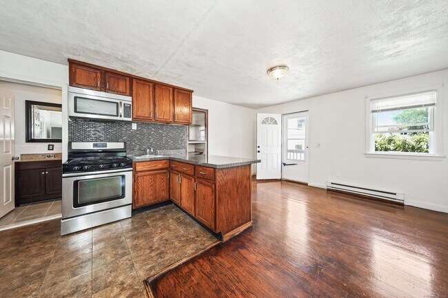 Photo - 62 Wood St