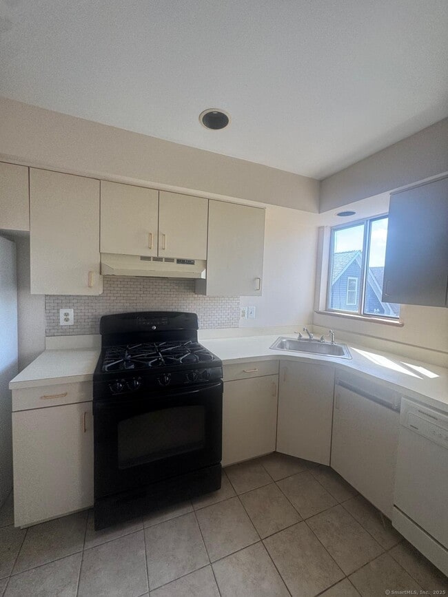 Building Photo - 204 Wheeler Ave Unit APT 6