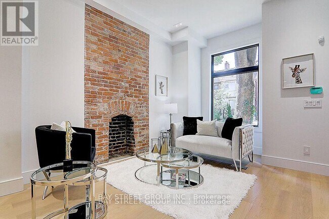 Photo - 329 Clinton St