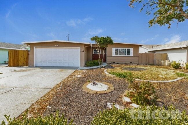 Photo - 402 E Pacific Ave