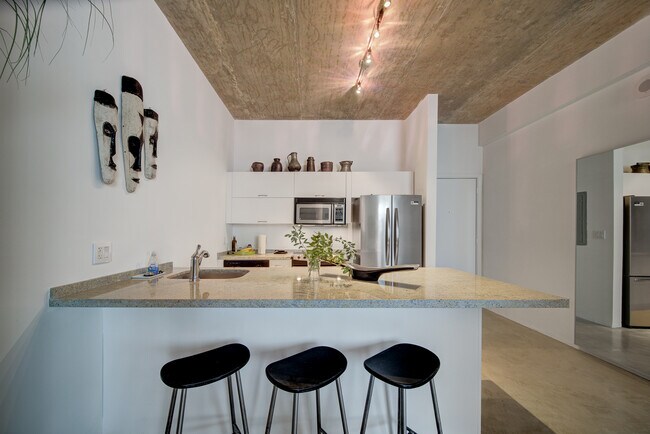 Photo - 234 NE 3rd St Unidad 1004