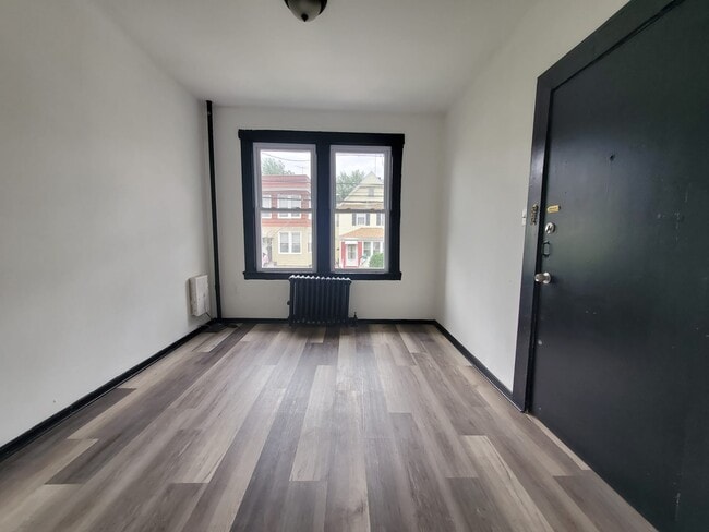 144 Clendenny Ave 1R - 142 Clendenny Ave Unit 3R