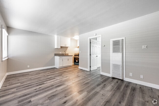 1BR, 1BA - 500SF - Living Room