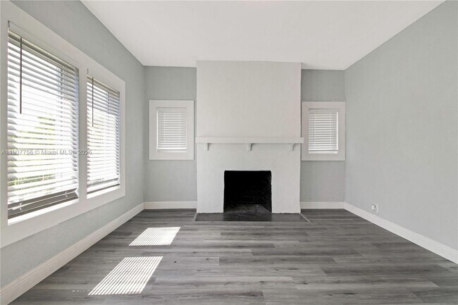 Photo - 327 SW 20th St Unit 2