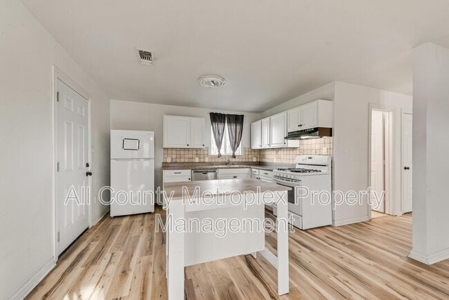 Photo - 1303 S Medora St