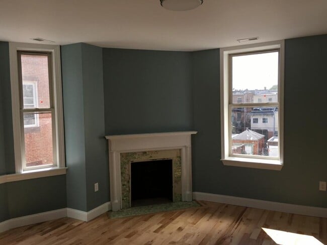 Photo - 2938 St Paul St