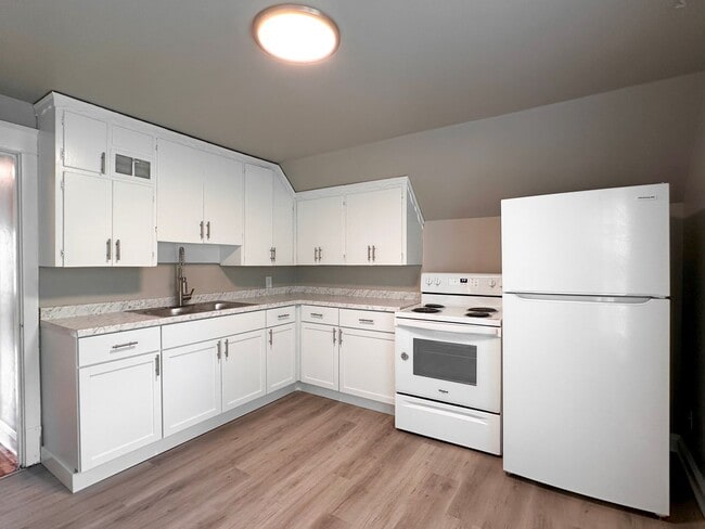 Building Photo - 714 S Memorial Dr Unit 714 1/2 Rental