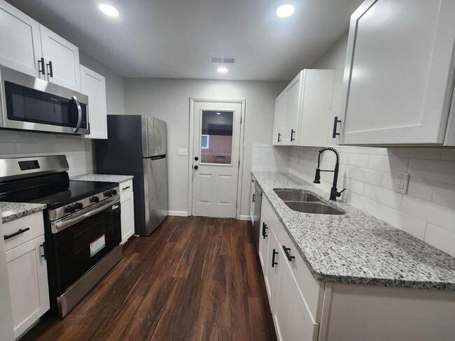 Photo - 2939 Gleason Ave
