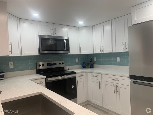 Building Photo - 4906 Victoria Dr Unit 303 Rental