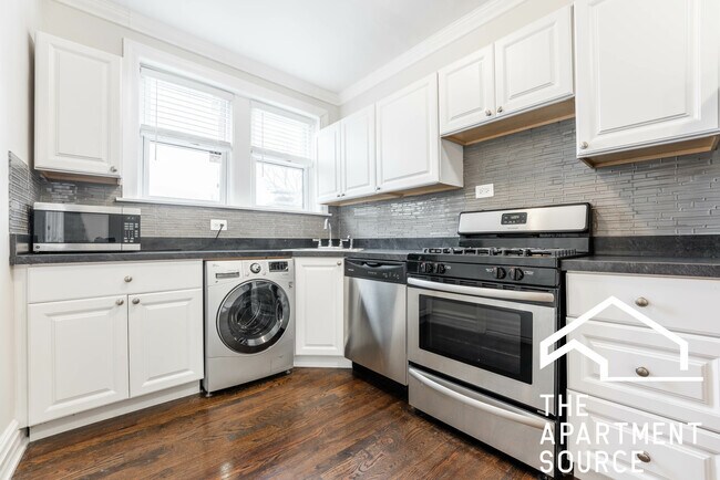 Photo - 3825 N Greenview Ave Unit 2E