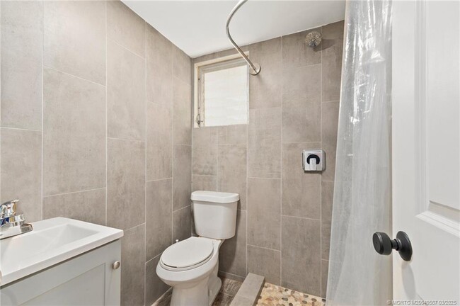 Building Photo - 530 S Manor Dr