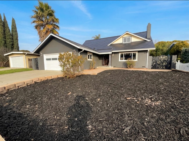 Building Photo - 400 Santa Maria Dr