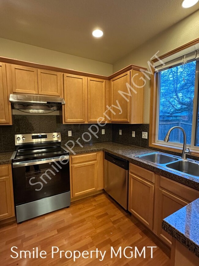 Photo - Lovely house with 4 bedrooms and 2.5 bathroom.