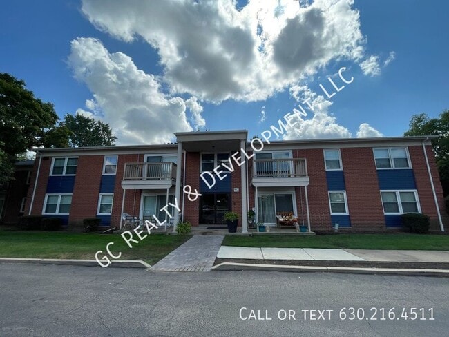 Building Photo - 13 Simpson St Unit C