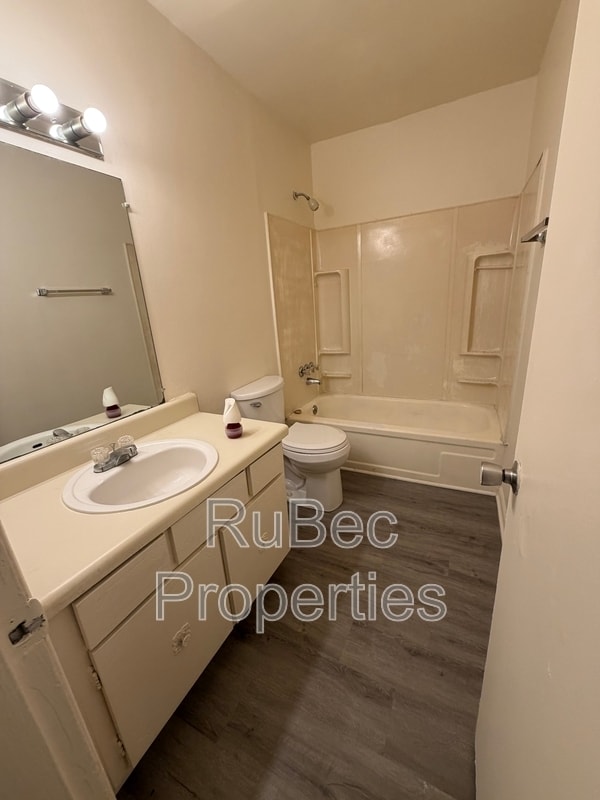 Photo - 702 Farmhurst Dr Unidad N