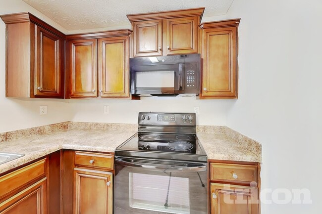 1047 Wedgewood Ct NE