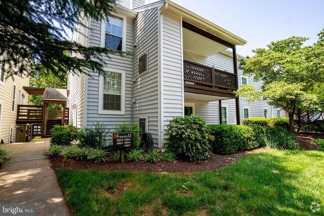 Building Photo - 10039 Oakton Terrace Rd Unit 10039 Rental