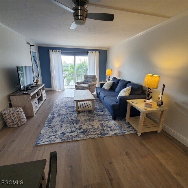 Building Photo - 828 Victoria Dr Unit B14