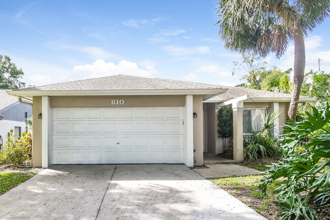 Photo - 810 Grand Cayman Ct House