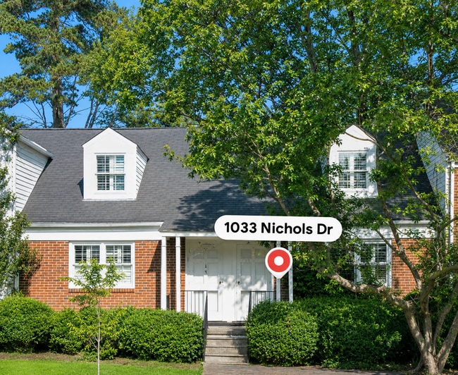 Building Photo - 1033 Nichols Dr Unit Village District One Bedroom Condo
